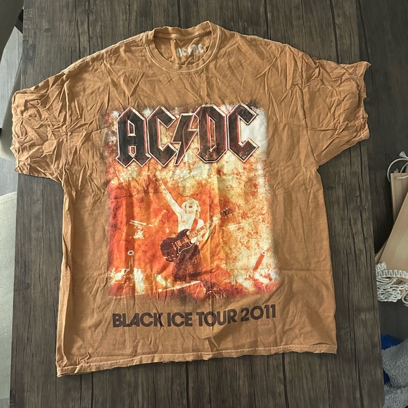 Urban Outfitters Oversized AC/DC Tshirt - Picture 2 of 5